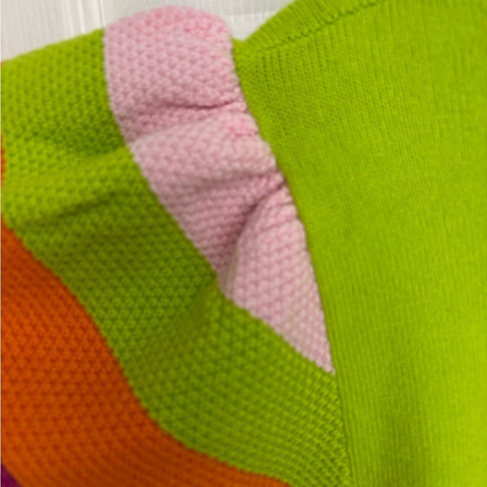 Light green top - Picture 6 of 8